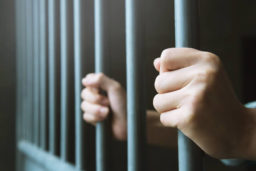 Moet je bij een effectieve veroordeling ook echt naar de cel?