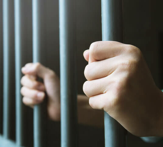 Moet je bij een effectieve veroordeling ook echt naar de cel?